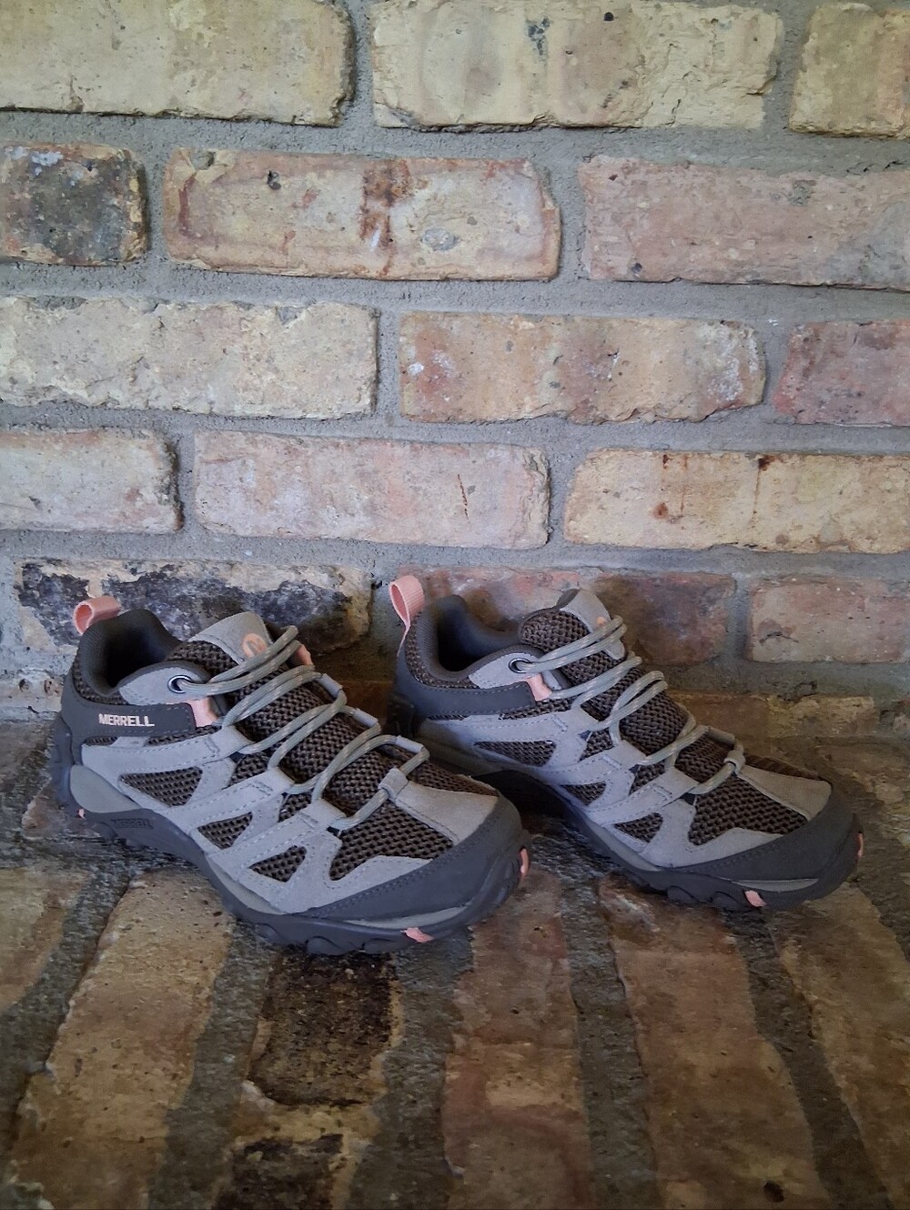 MERRELL ALVERSTONE HIKING SHOES SIZE 6